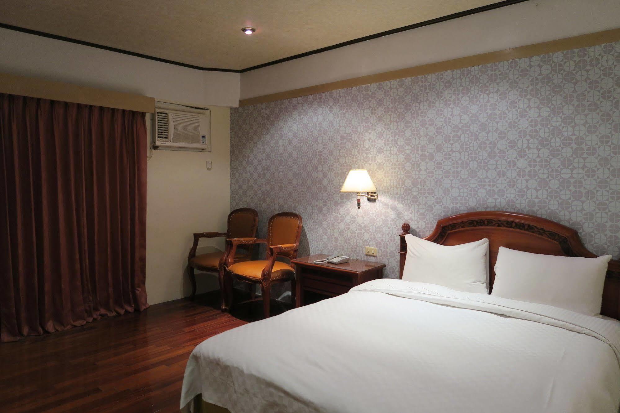 Champagne Hotel Jiaoxi Esterno foto